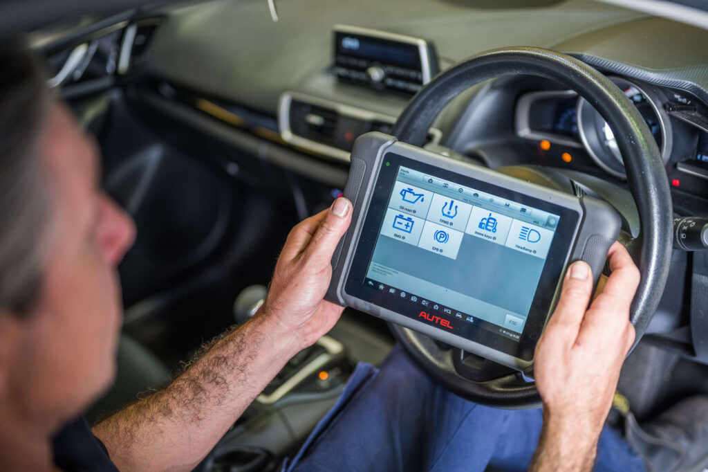 Computerized Cars THE RISK OF COMPUTERIZED CARS - Hippocrates Health Centre of Australia